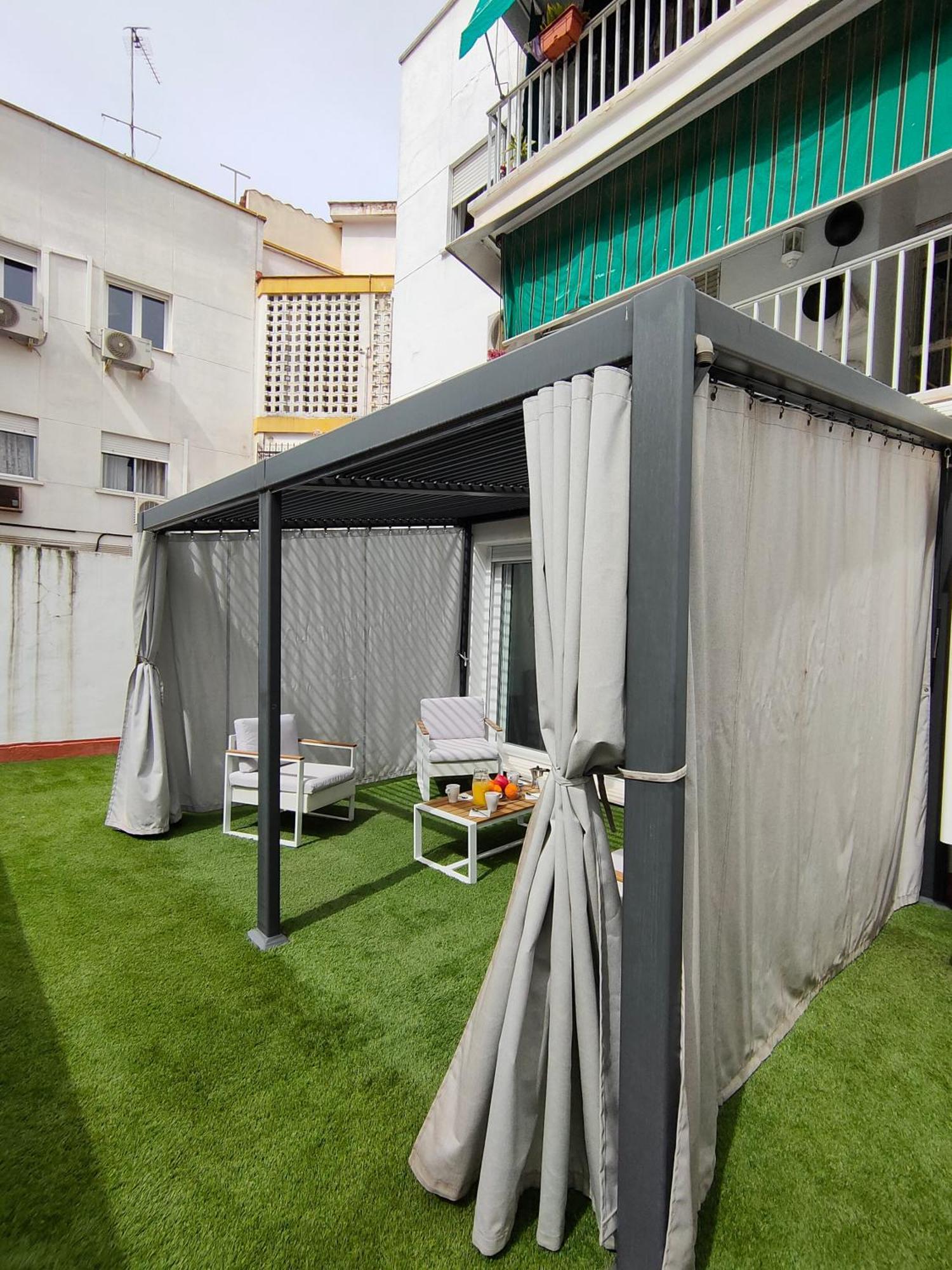 Casa Mallen, Con Amplia Terraza, En El Barrio De Nervion Севілья Екстер'єр фото