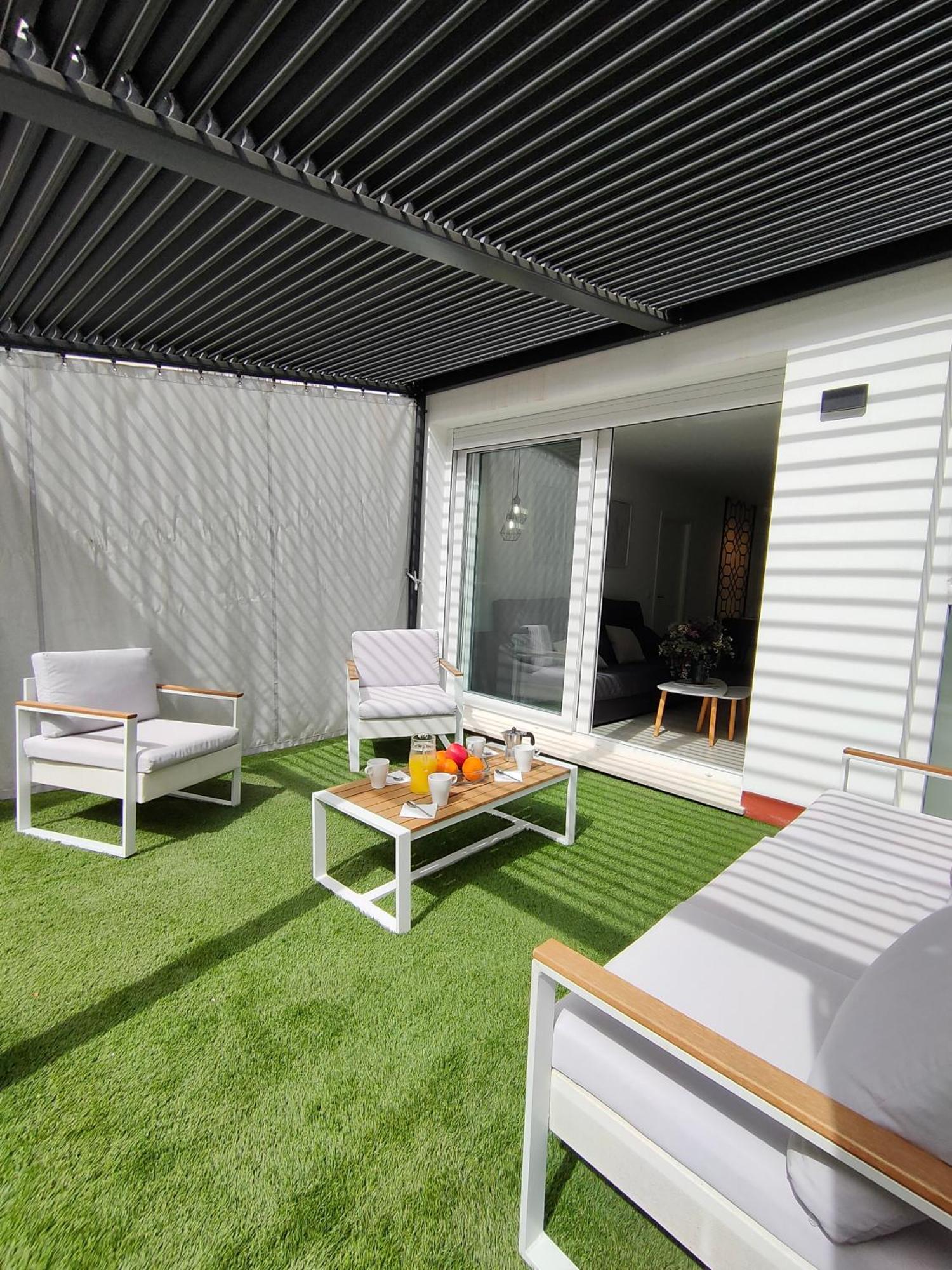 Casa Mallen, Con Amplia Terraza, En El Barrio De Nervion Севілья Екстер'єр фото